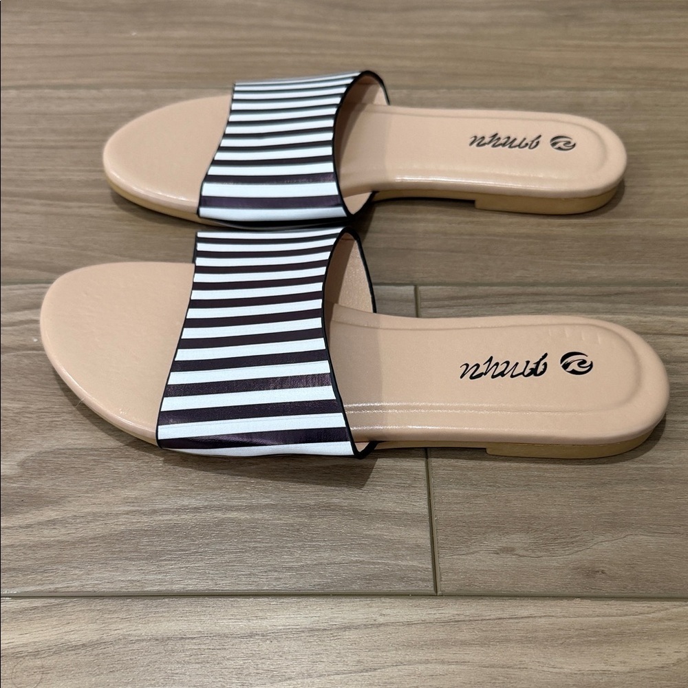 Black and White Striped Women's Slides - Picture 4 of 6